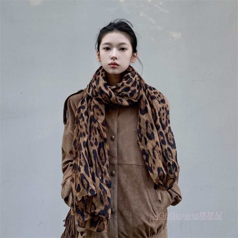 千禧复古咖色豹纹丝巾