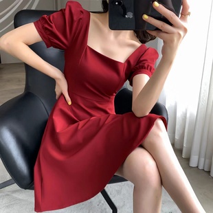 夏装 红色连衣裙2022新款 复古赫本风收腰显瘦方领气质女神范中长裙
