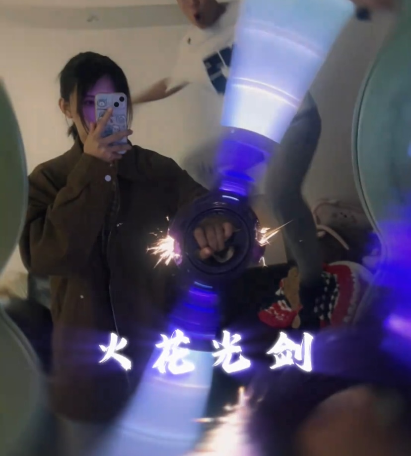 新款炫酷双刃光剑双头伸缩轴承玩具旋转音效发光激光男孩礼物