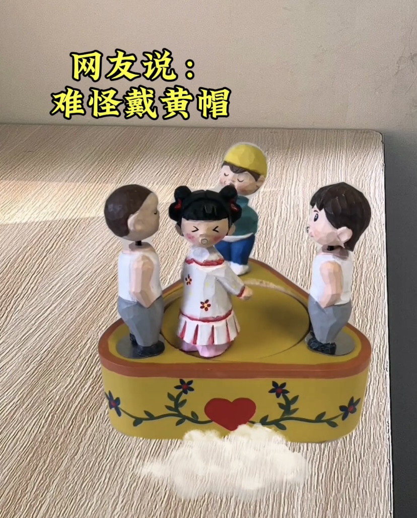 网红同款渣男八音盒实木刻渣女音乐盒亲吻创意生日摆件电动旋转音