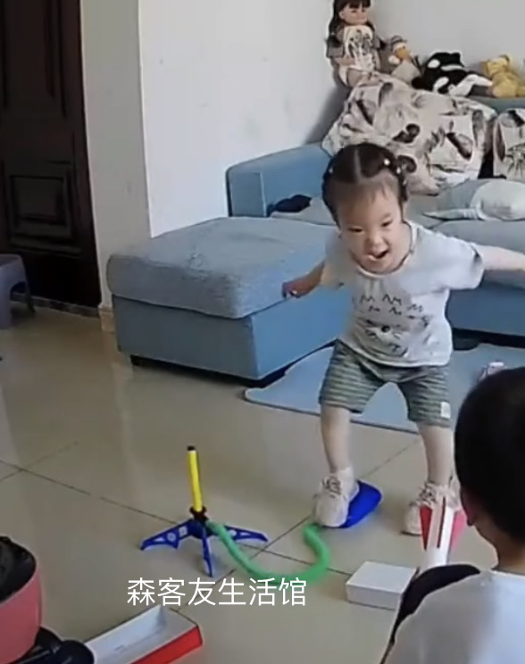 冲天火箭发光飞天火箭冲天炮飞机脚踩发射器男孩女孩儿童户外玩具