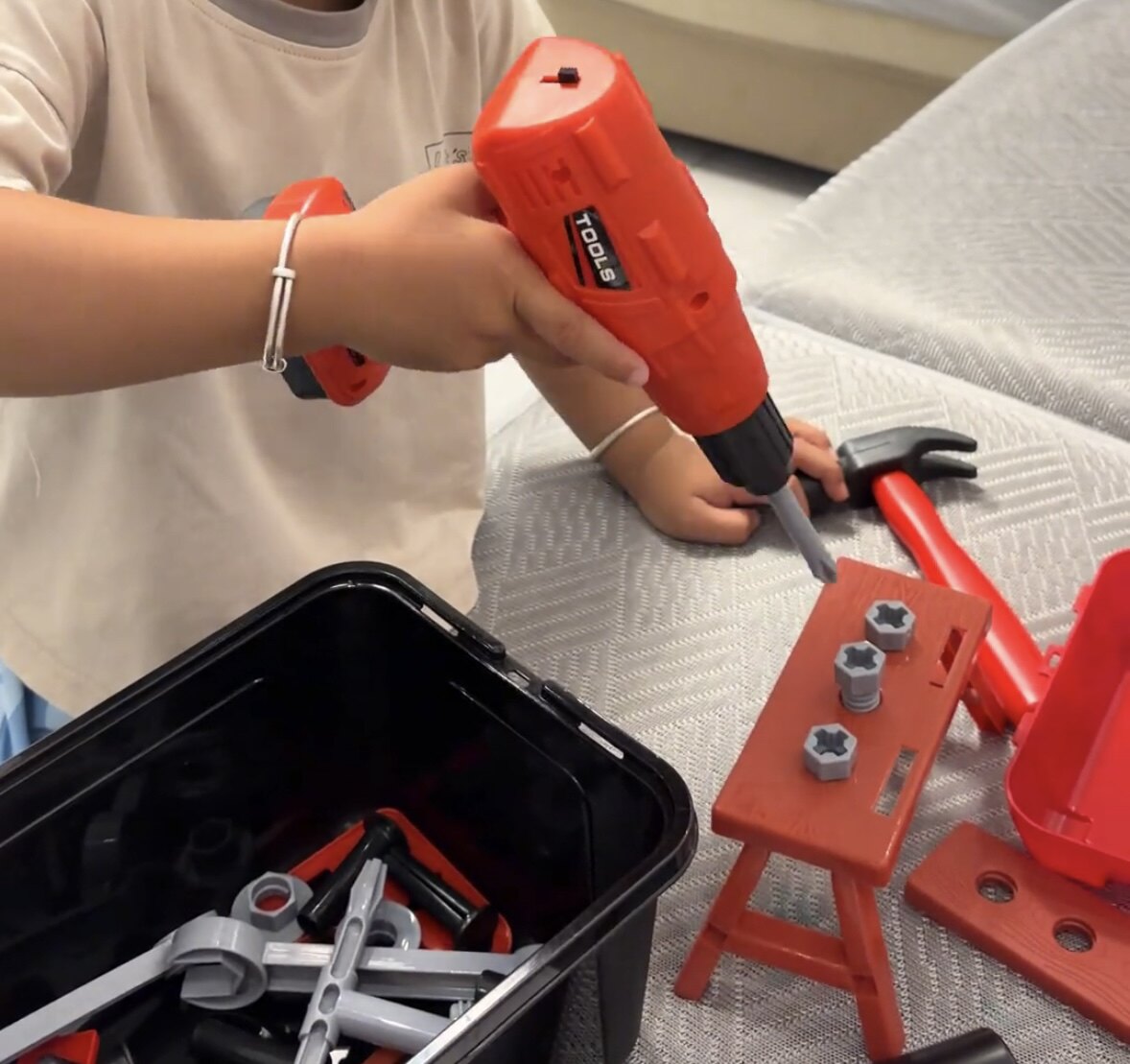 儿童工具箱套装宝宝仿真男孩工具电钻螺丝刀修理过家家玩具维修