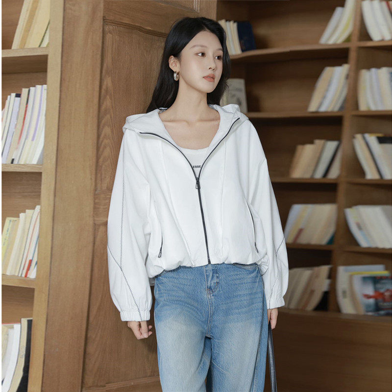 小个子运动风休闲连帽短款外套女