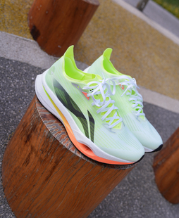 李宁LiNing李宁追风Pro科技轻量高回弹碳板竞速跑鞋男款