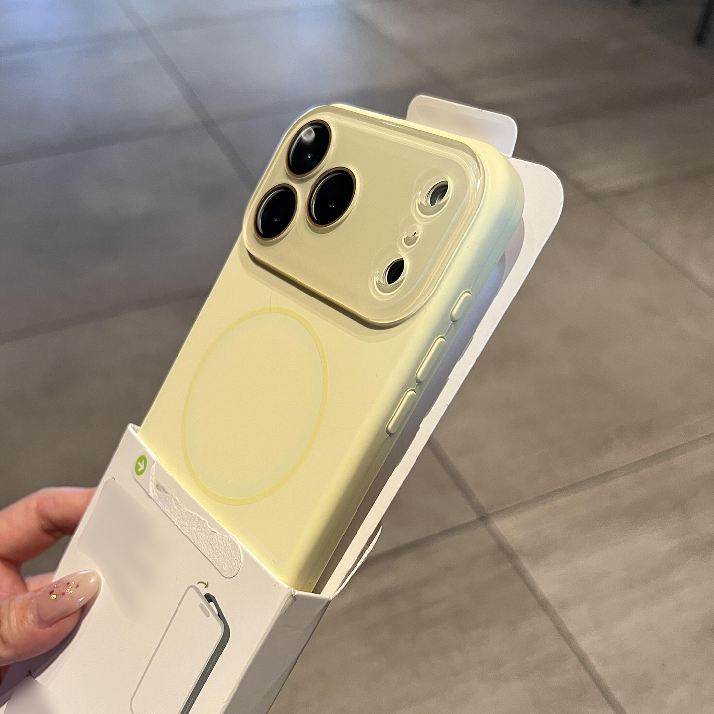 Baby奶黄色官网Beats细圈强磁吸真液态硅胶不会发黄适用苹果17Promax手机壳水晶全包镜头膜16/15软糯14/13+女