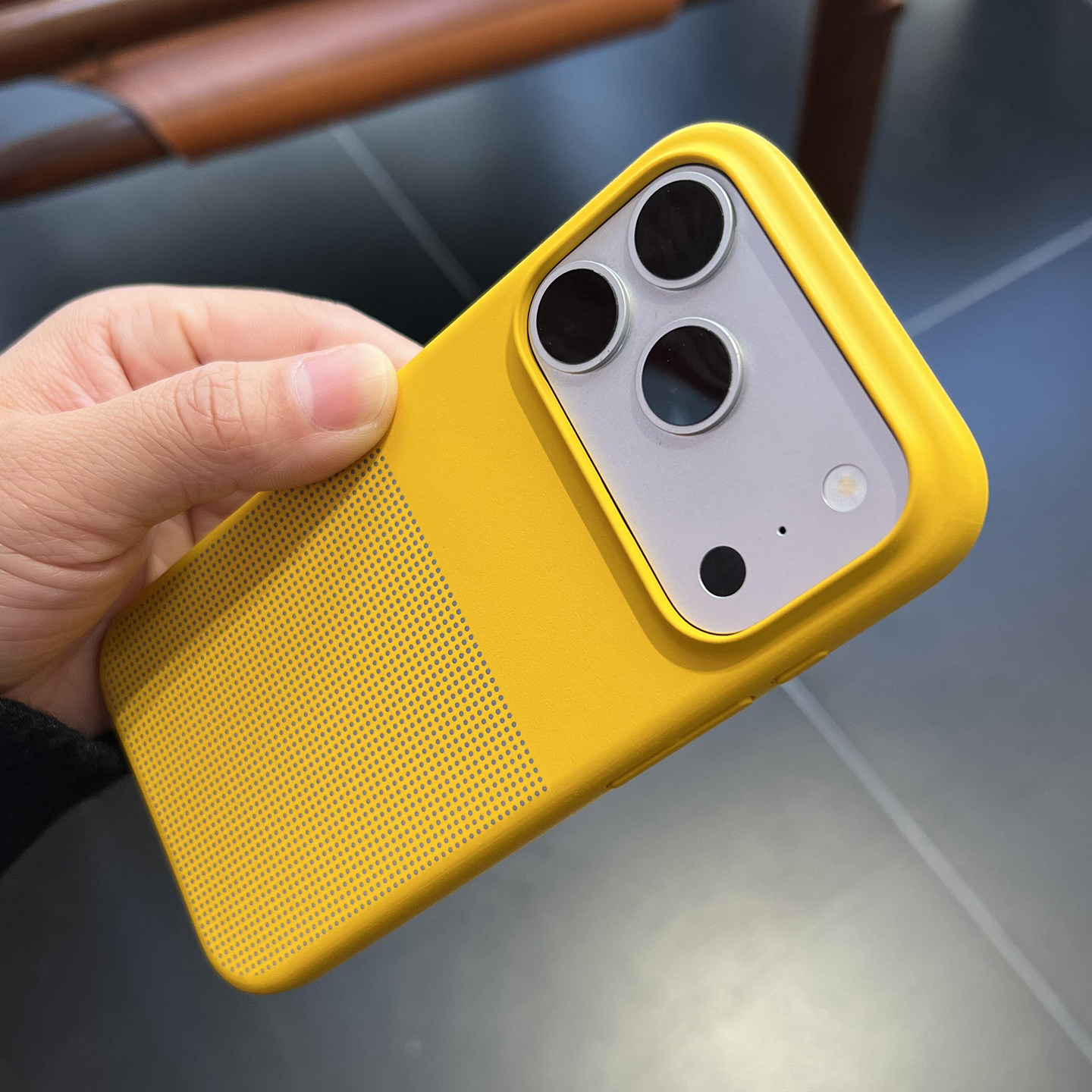 官网同款岩砂波点磁吸粗磨砂防滑适用小米苹果17promax 手机壳半包散热iPhone16/15华为mate80promax个性硬套