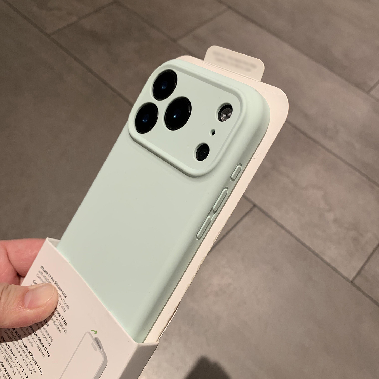 进口材料真液态硅胶不会黄精孔全包镜头保护适用苹果17promax手机壳iPhone16/15/14软糯耐脏13网红高级简约女