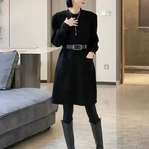 Solid color long sleeved round neck dress 纯色长袖圆领连衣裙