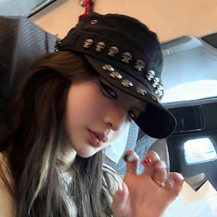 美式 黑色朋克铆钉平顶帽子女2025新款 复古雅痞Y2K辣妹鸭舌贝雷帽