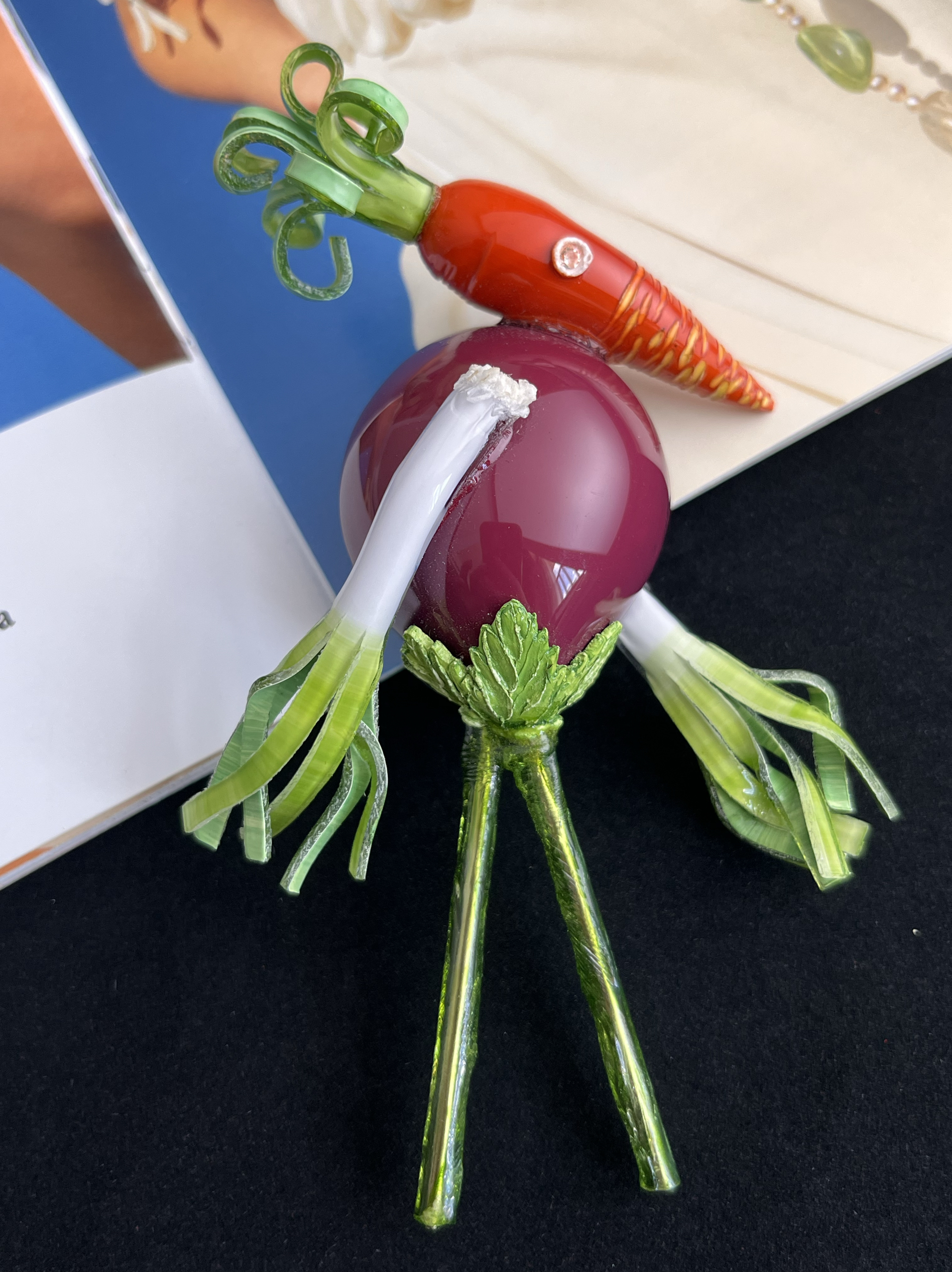 【任四月中古首饰】Cilea树脂萝卜茄子胸针 Vintage中古首饰