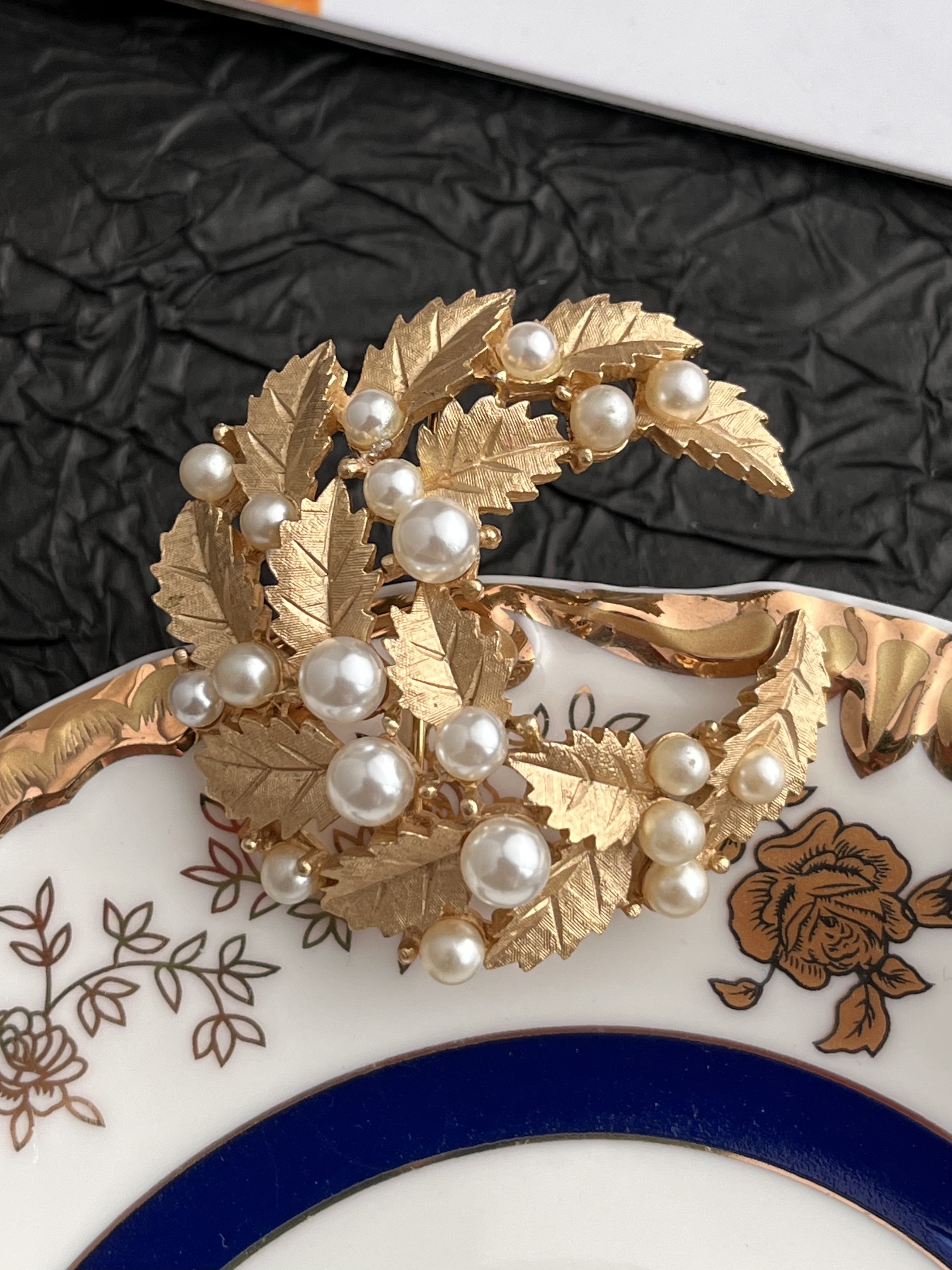 【任四月中古首饰】Trifari素金珍珠弯月胸针 Vintage中古首饰