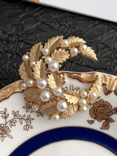 【任四月中古首饰】Trifari素金珍珠弯月胸针 Vintage中古首饰