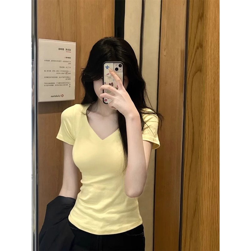 鹅黄色收腰T恤正肩短袖女法式掐腰上衣2025新款显瘦v领修身半袖夏