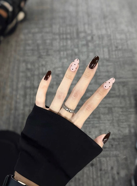 高级感粉棕色波点跳色手工穿戴甲中长款简约百搭美甲显白温柔色系