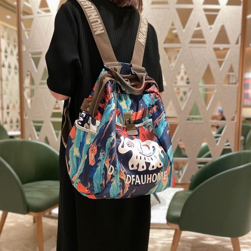 洋气大容量旅行双肩包女2024新款轻便时尚女士背包帆布外出旅游高