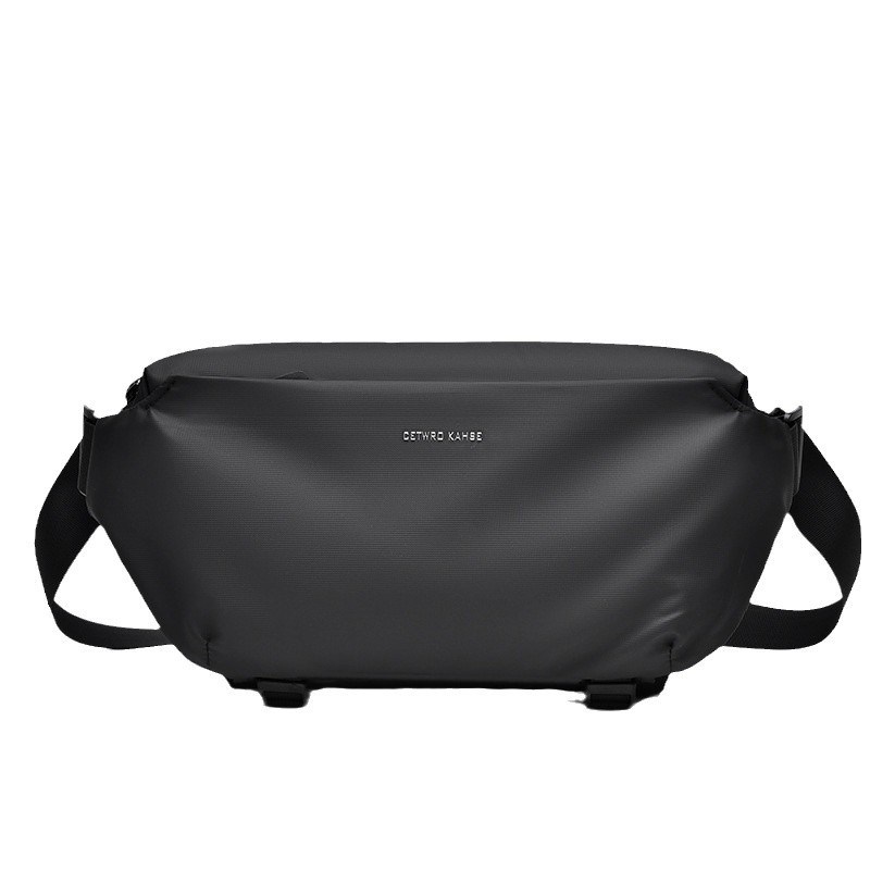 2025软滑皮膜防雨胸包男士骑行工装包通勤上班平板伞水杯位绑带包