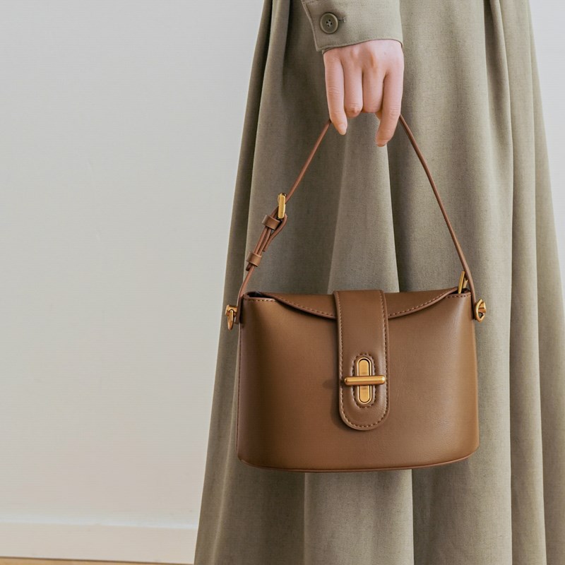 小众设计包包女2024新款时尚简约复古水桶包高级感通勤单肩斜挎包
