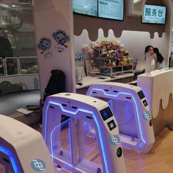 童儿688乐园公门禁闸口票人脸识别门游乐场主题园门系统