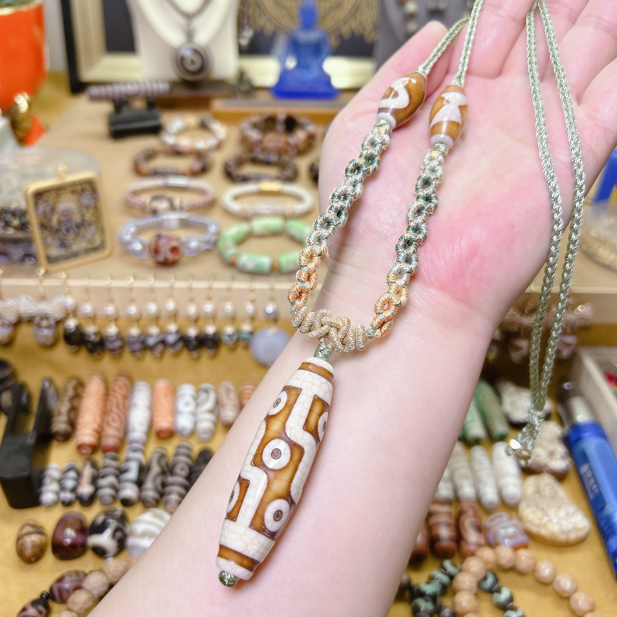 台湾古法渗透工艺老料火供龙纹九眼五闪如意钩天珠多包十里桃花款