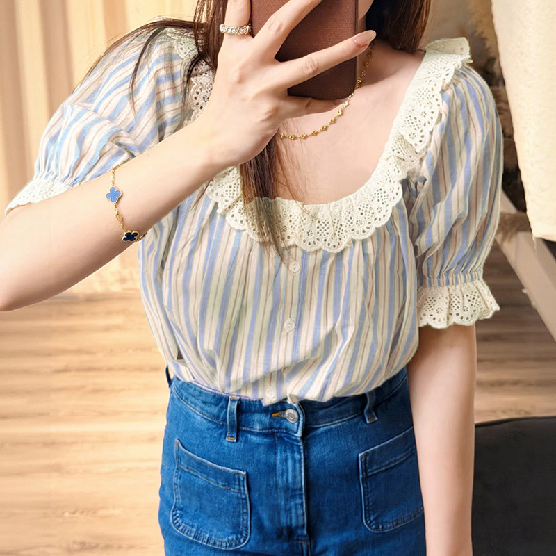法式小众 2026夏季甜美风条纹印花泡泡袖花边大圆领系扣上衣