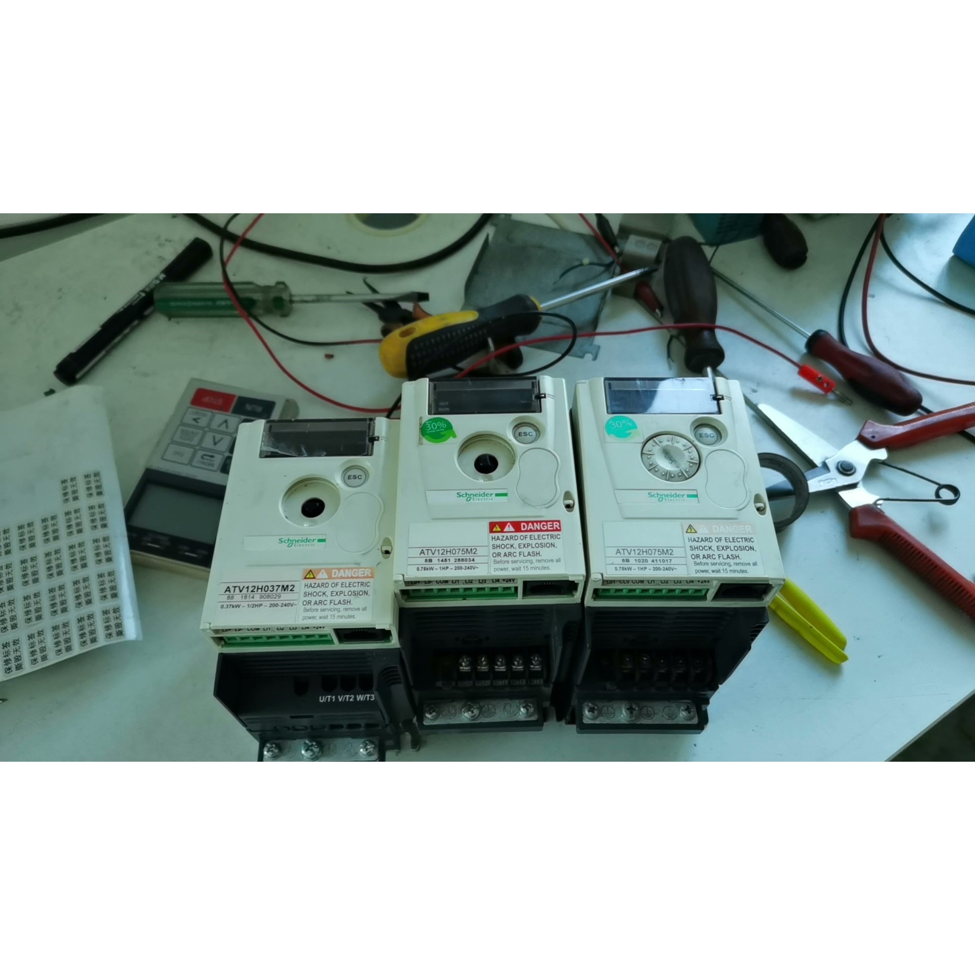 ATV12H018M2包好  完整的 120 少盖子  80