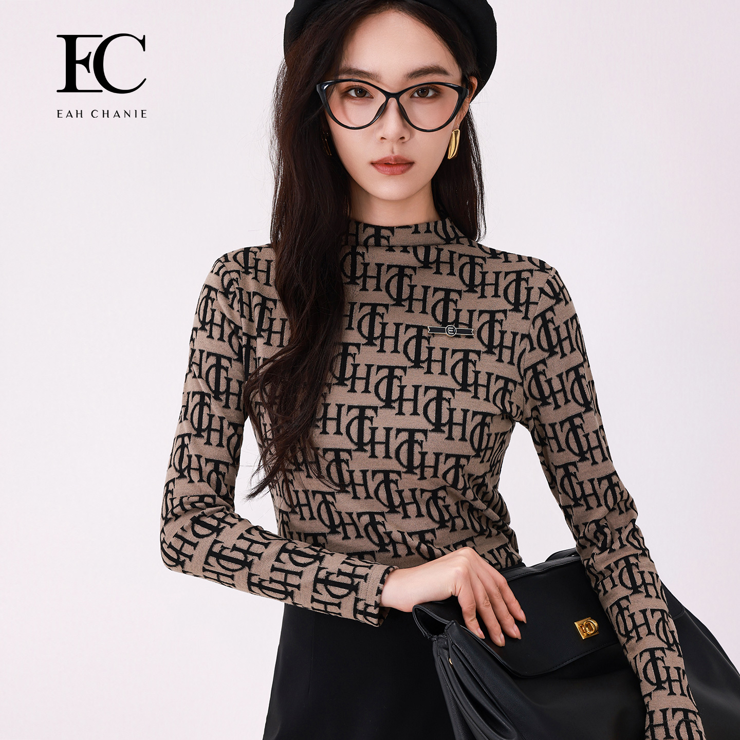 奕辰半高领字母印花长袖针织衫