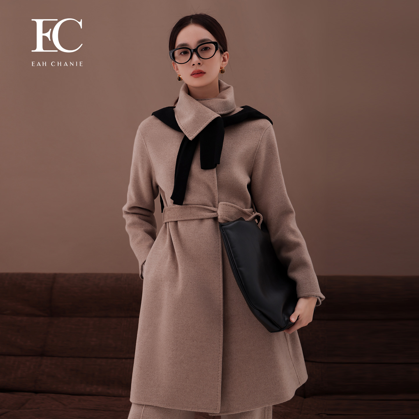 奕辰绵羊毛不规则高领毛呢大衣