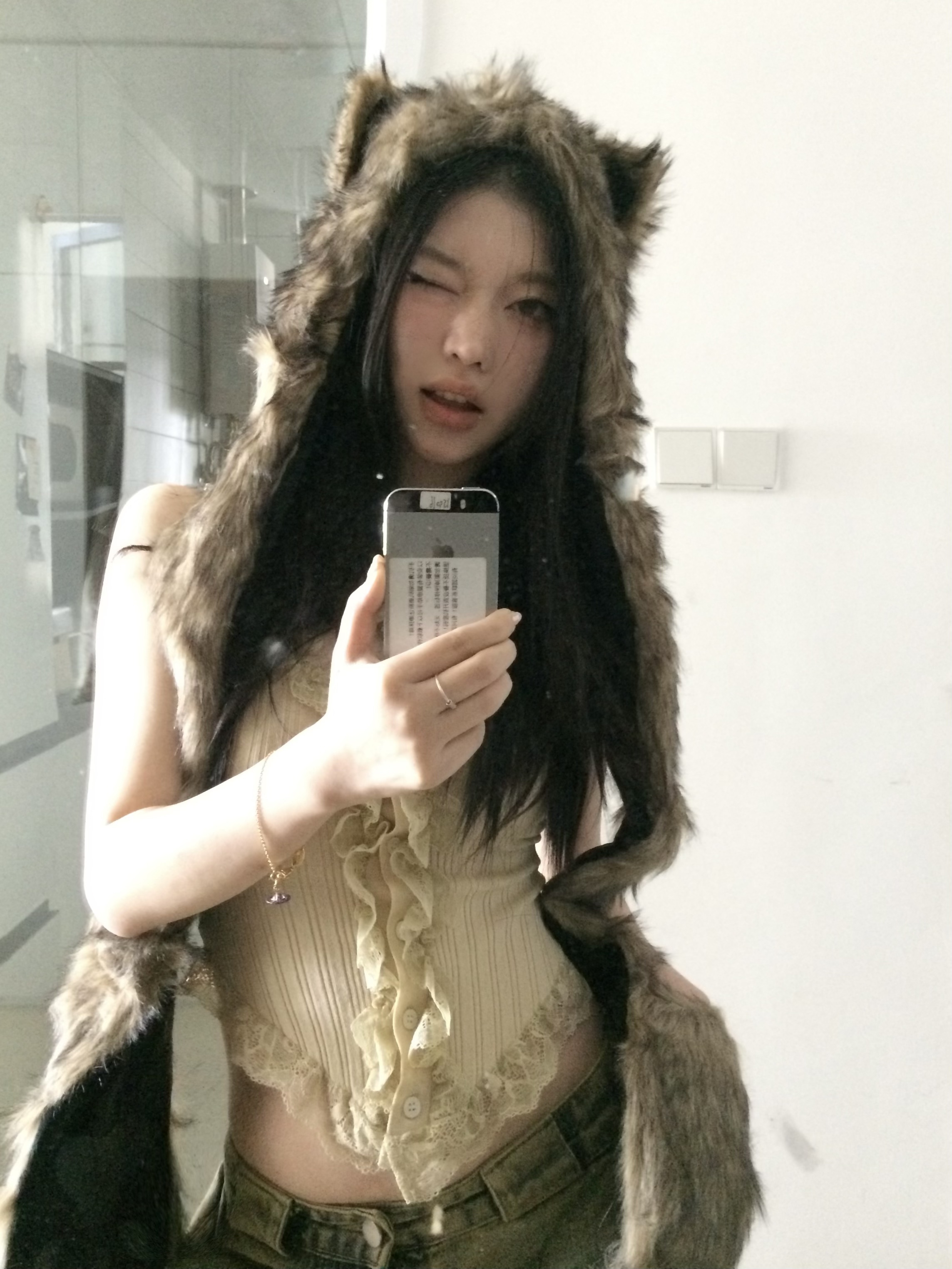 日系朋克冬日可爱亚比辣妹毛绒帽子狐狸毛仿皮草围巾手套一体搭配