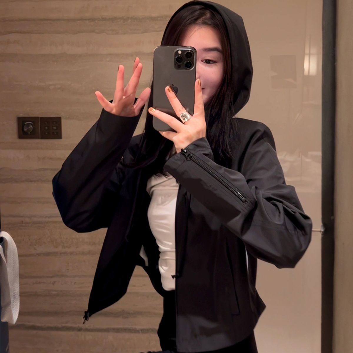 法式赫本风高级感小个子减龄短外套女春季小众百搭显瘦冲锋衣开衫