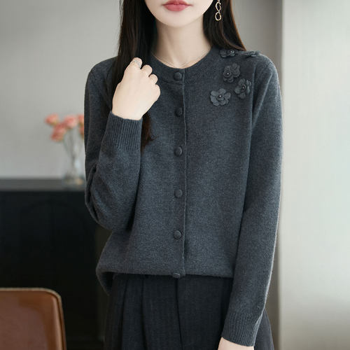 圆领羊毛针织开衫外套女