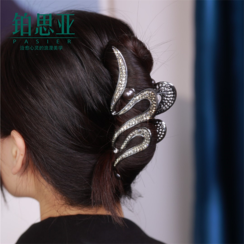 铂思亚2025新款高端轻奢超大号抓夹小众冷淡风发夹女后脑勺鲨鱼夹