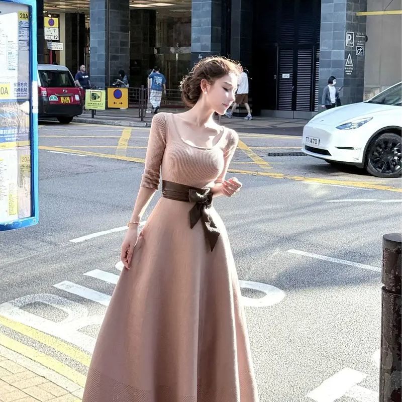 WW定制气质轻奢显瘦时尚针织连衣裙收腰修身小众设计感早秋短裙子