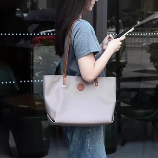 抖音商场同款2026新款大容量通勤手提包百搭时尚单肩托特包女士包