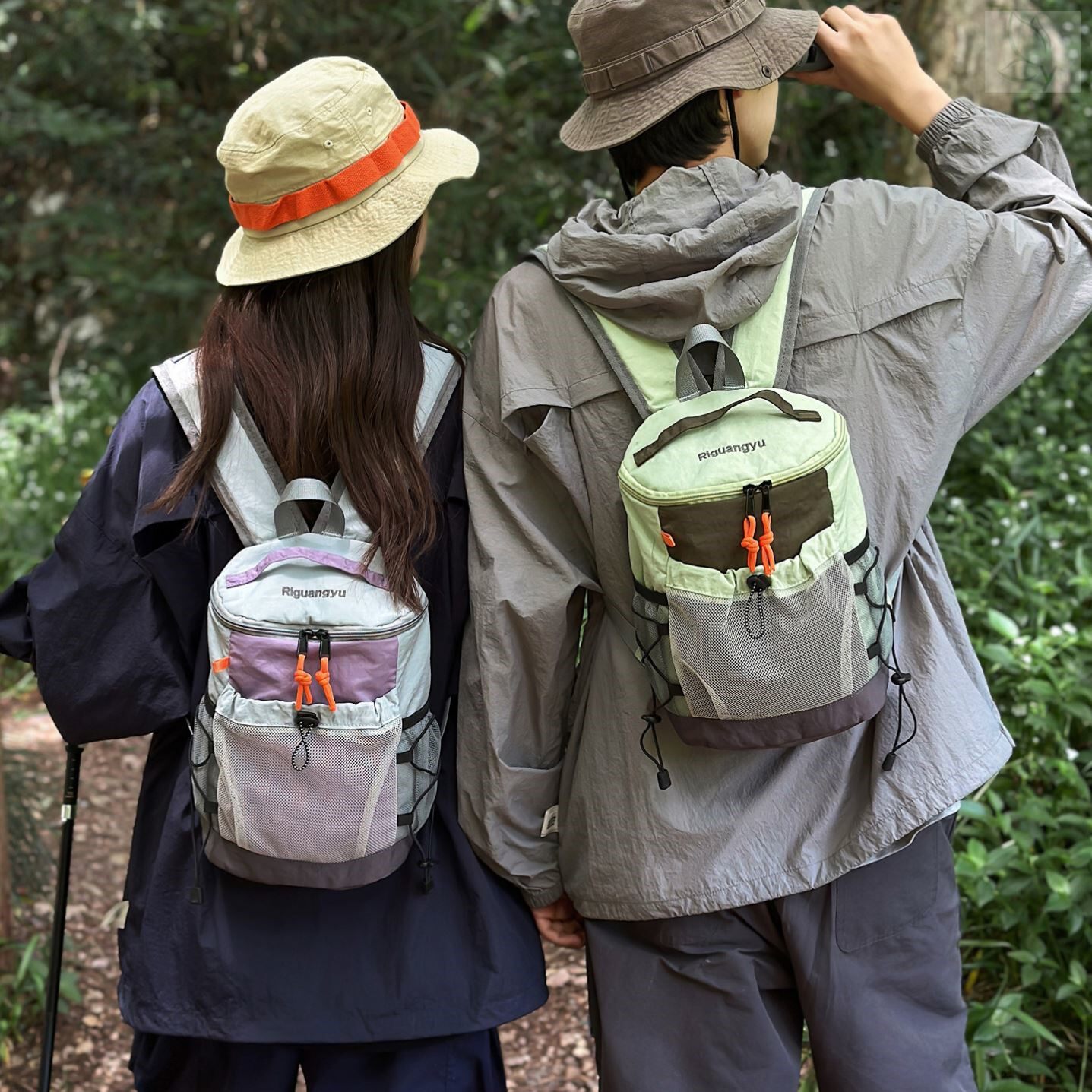 户外登山包运动双肩包女士旅游轻便爬山徒步旅行背包小型书包通勤