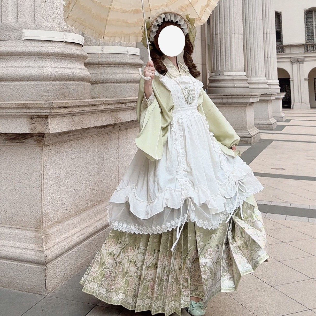 秋冬日常汉洋折衷绿色马面裙套装