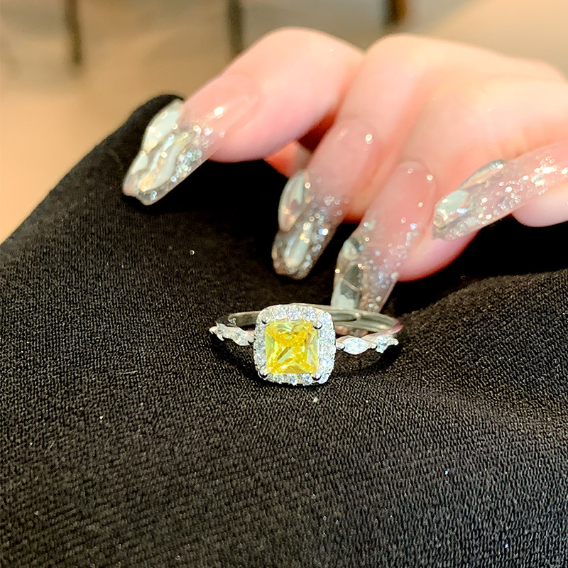 铜镀银戒指女小众设计高级感黄钻方糖戒指女时尚个性锆石食指环女