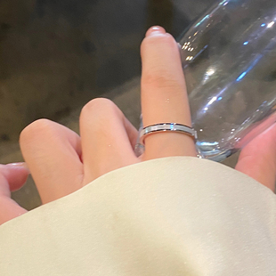 仿白贝母戒指女轻奢高级感钛钢不掉色戒指女小众设计尾戒新款指环