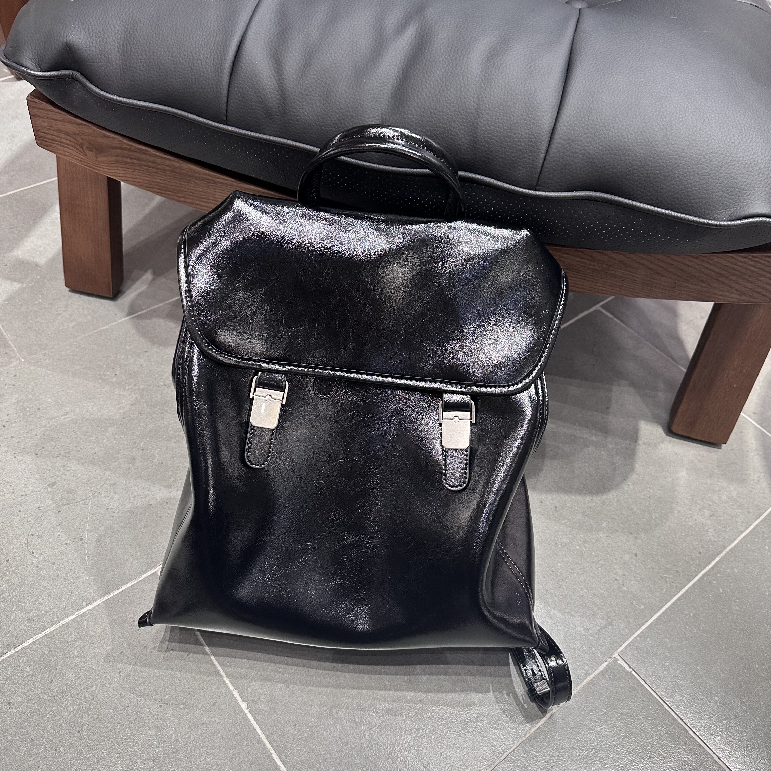 2025秋冬新款英伦风休闲磨砂牛皮双肩背包旅行包大容量女包包