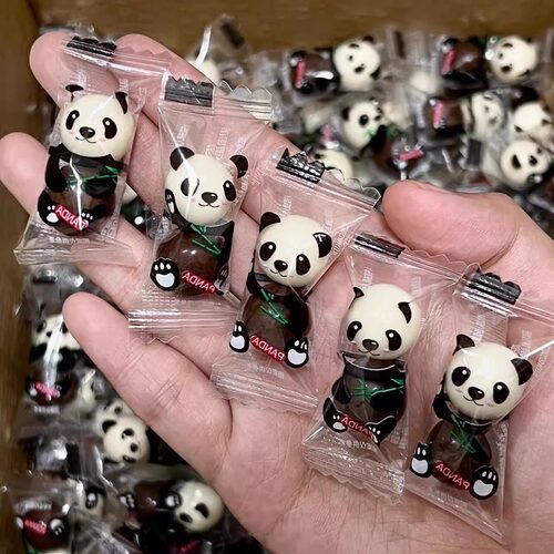 知合堂熊猫麦丽素脆心黑白巧克力豆夹心可丽饼干碎巧克力球零食
