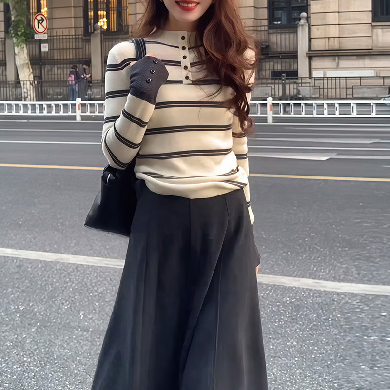 复古条纹风圆领长袖针织衫女