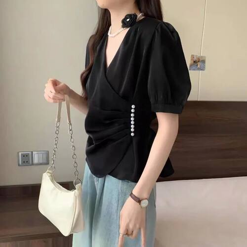 V-领褶皱收腰纯色上衣V-neck pleated waistband solid color top