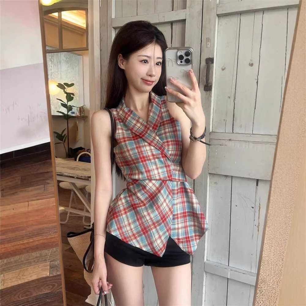 夏季设计感小众收腰显瘦背心女法式复古格子露肩挂脖无袖上衣ins
