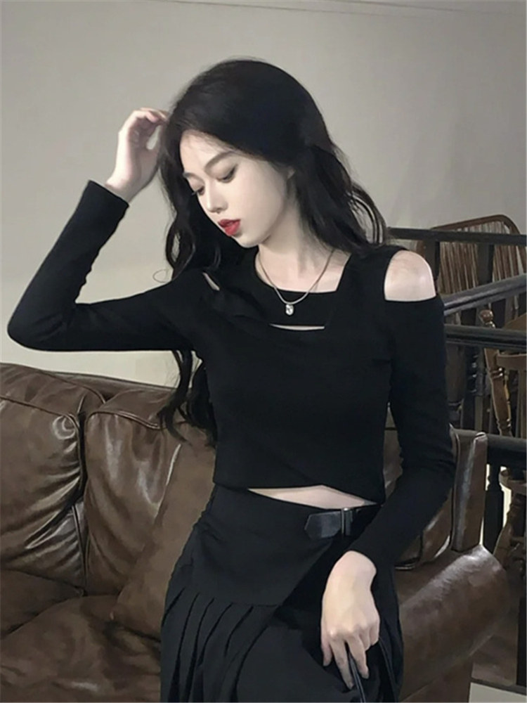 순수한 정욕 스타일의 여성용 틈새 디자인 오프 숄더 쇼트 블랙 긴팔 바닥 셔츠 티셔츠와 핫한 소녀들을 위한 시크한 상의