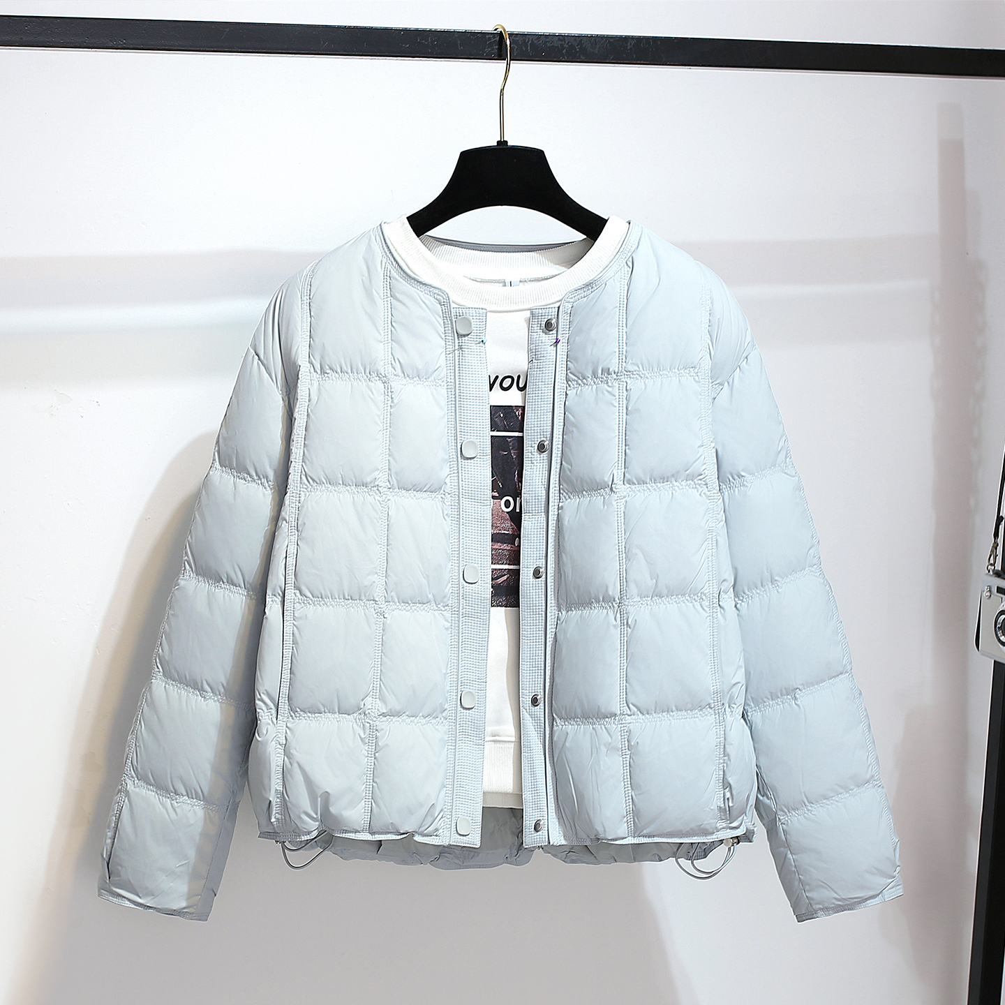 蓝色圆领洋气轻薄小羽绒服外套女