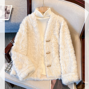 松语绒光白色羊羔绒皮毛一体加厚外套女2025初冬装新款牛角扣开衫