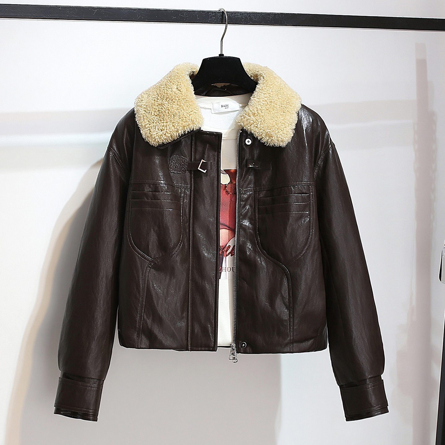 羊羔毛翻领pu皮衣羽绒内胆外套女