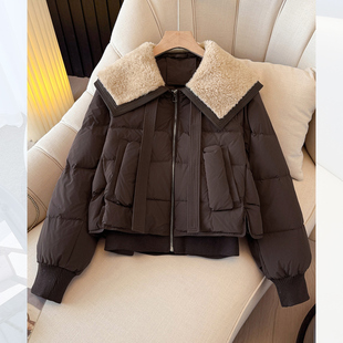 美拉德棕咖色羊羔毛翻领羽绒服女短款2025冬装新爆款加厚保暖外套