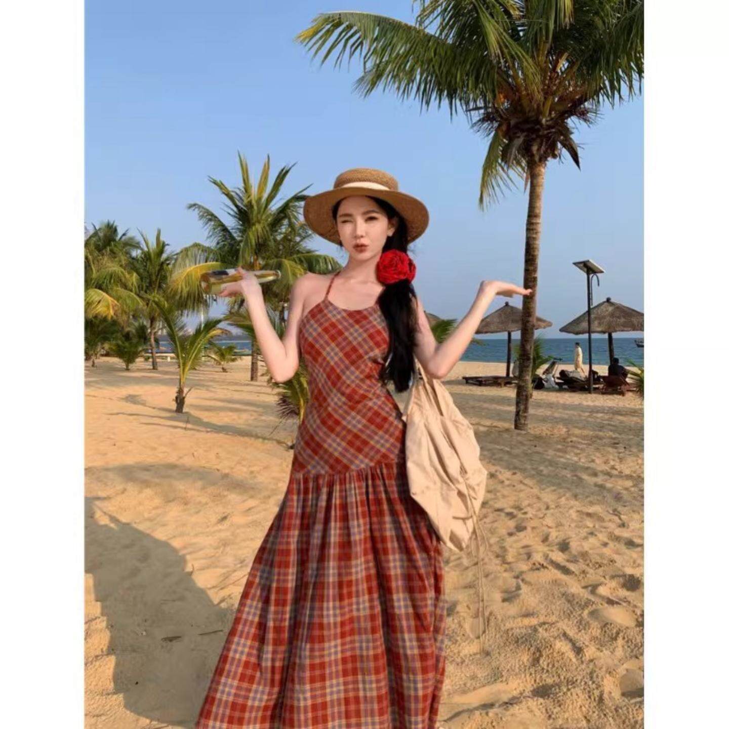 泰国三亚辣妹风红色格子露背海边