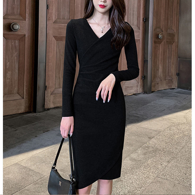 法式赫本风连衣裙女2025春秋新款气质修身显瘦长袖V领褶皱中长裙