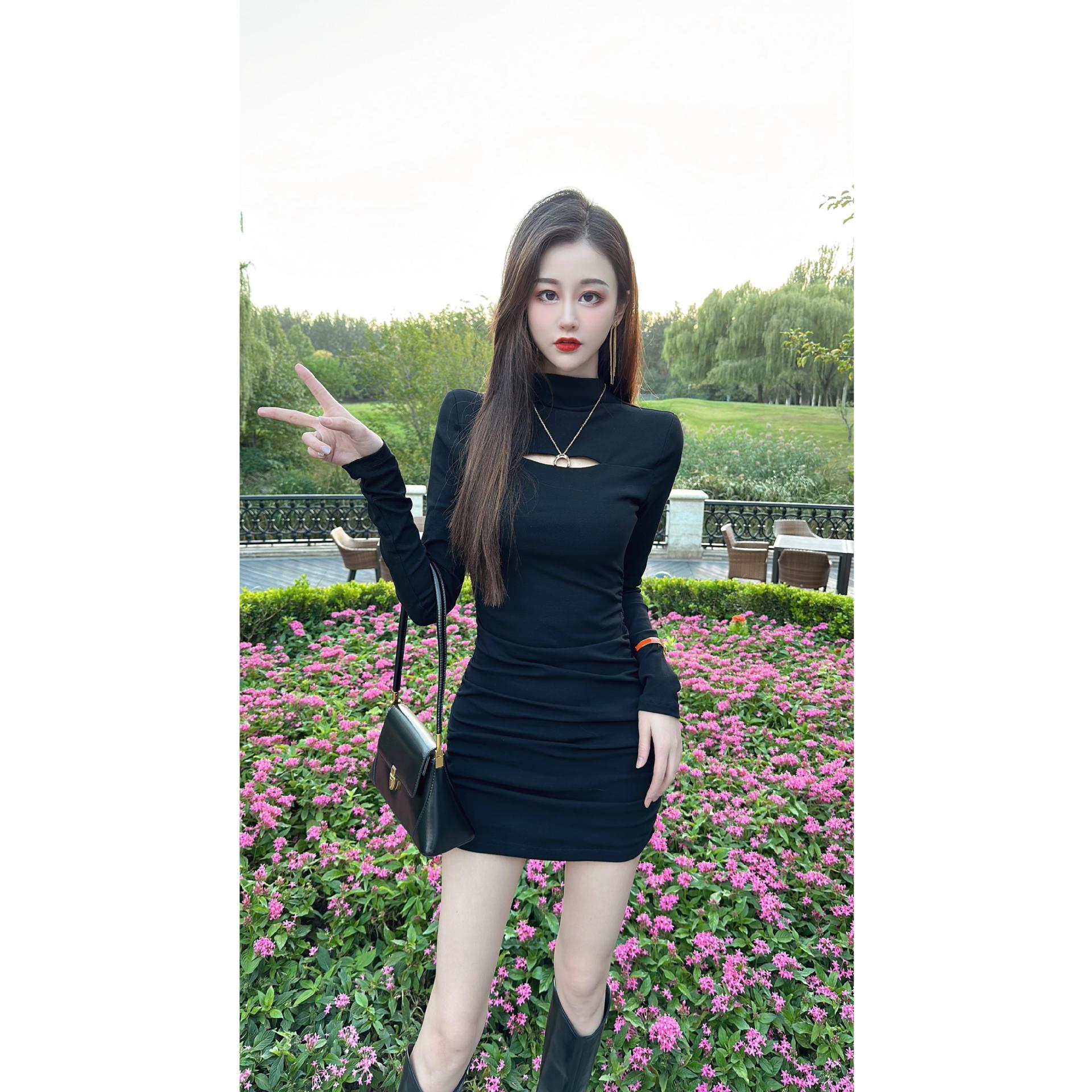 内搭打底T恤裙连衣裙女长袖秋冬2025年新款镂空修身显瘦包臀短裙